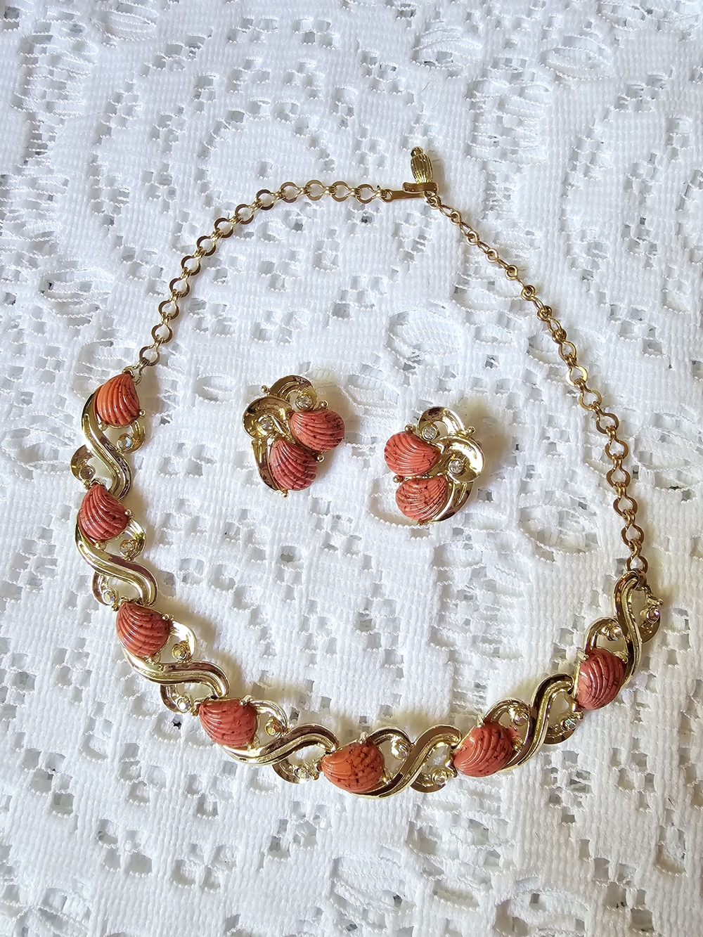 Retro MCM Faux Coral Shell Link Necklace & Matching Earrings Set Costume Jewelry